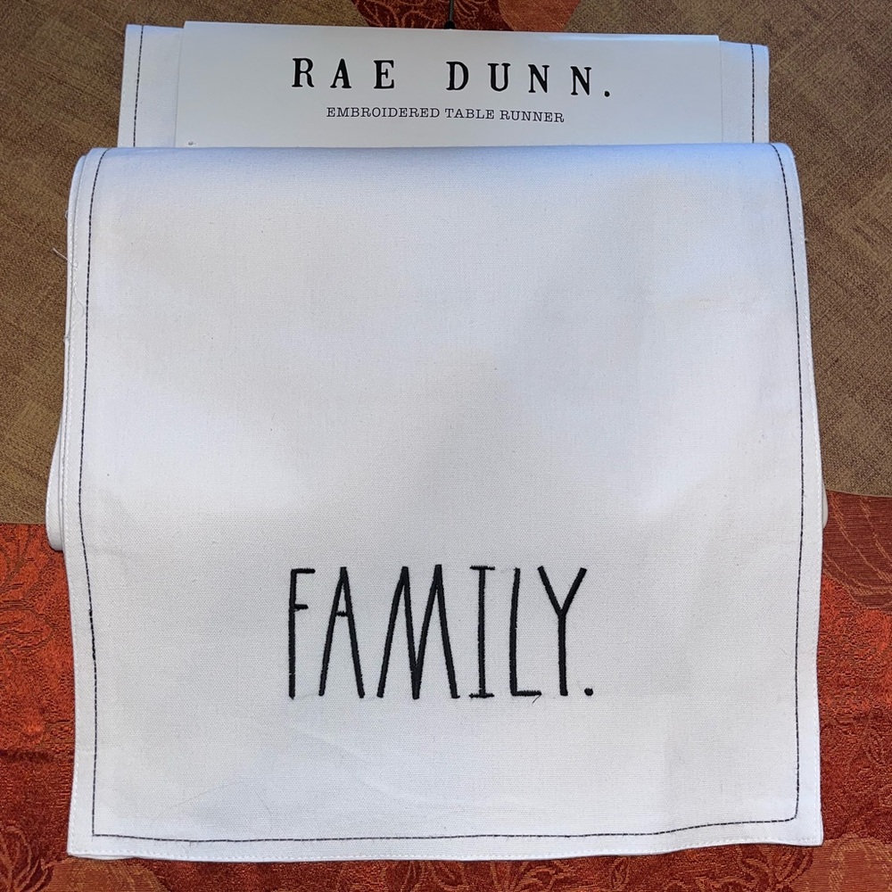 NWT Rae Dunn table runner “Family”
